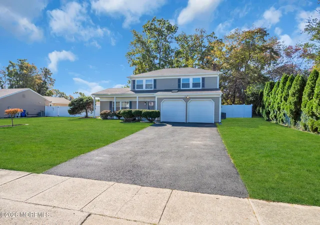 Photo 2 of Single family home for sale at 336 Barcelona Dr, Toms River, NJ 08753 | MLS# 22633497 | Listing updated on 2026-10-27