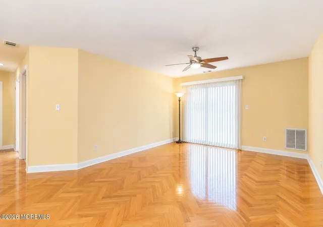 Listing Photo 1 - Condo for sale in building located at 804 Wedgewood Cir, Belford, NJ 07718 - Unit #818