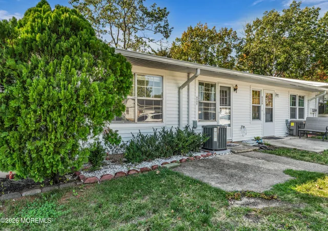 Photo 1 of Single family home for sale at 828 Balmoral Ct E, Lakewood, NJ 08701 | MLS# 22633482 | Listing updated on 2026-10-24