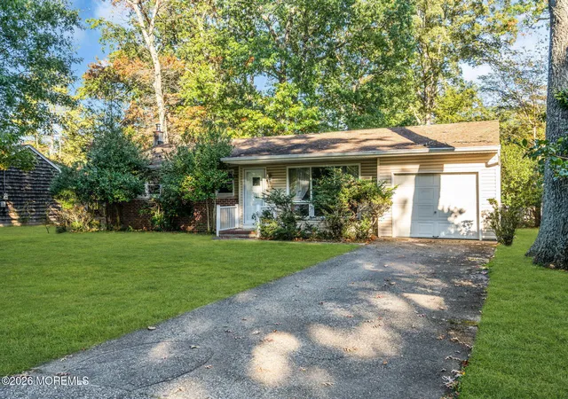Photo 3 of Single family home for sale at 28 Shady Nook Dr, Toms River, NJ 08755 | MLS# 22633531 | Listing updated on 2026-10-26