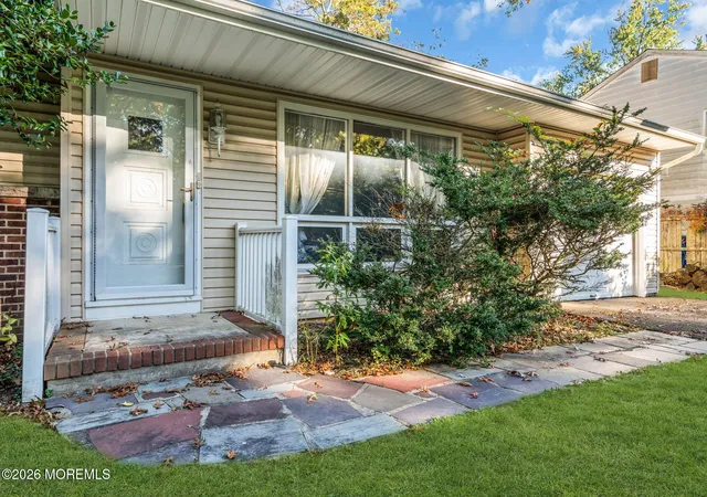 Photo 4 of Single family home for sale at 28 Shady Nook Dr, Toms River, NJ 08755 | MLS# 22633531 | Listing updated on 2026-10-26
