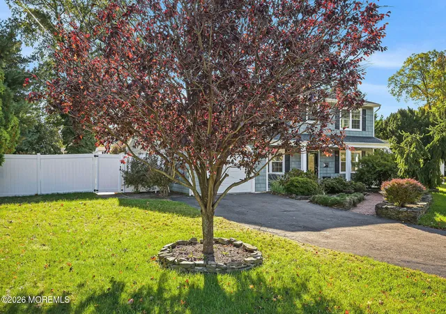 Photo 3 of Single family home for sale at 12 Tanglewood Rd, Middletown, NJ 07748 | MLS# 22633642 | Listing updated on 2026-10-26