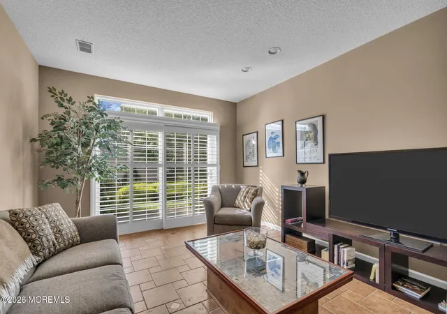 Photo 4 of Single family home for sale at 9 Sunnyfield Ln, Lakewood, NJ 08701 | MLS# 22633708 | Listing updated on 2026-10-25