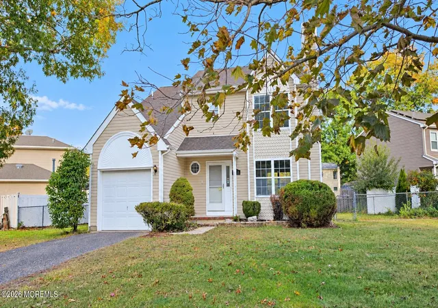 Photo 4 of Single family home for sale at 1204 Echo Pl, Toms River, NJ 08755 | MLS# 22633663 | Listing updated on 2026-10-24