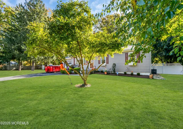 Photo 4 of Single family home for sale at 33 Brookside Dr, Howell, NJ 07731 | MLS# 22633716 | Listing updated on 2026-10-27