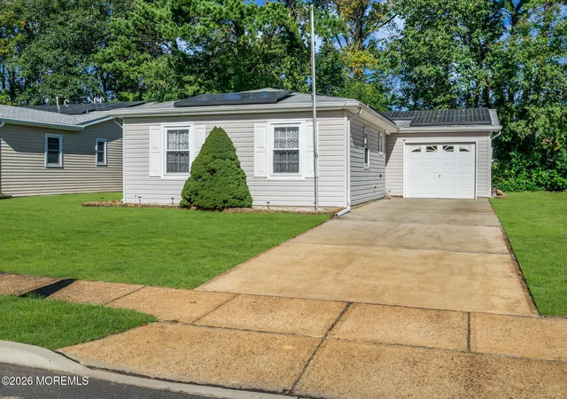 Photo 3 of Single family home for sale at 135 Courtshire Dr, Brick, NJ 08723 | MLS# 22633670 | Listing updated on 2026-10-24