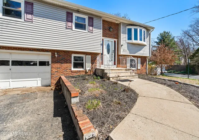 Photo 4 of Single family home for sale at 271 Joe Parker Rd, Lakewood, NJ 08701 | MLS# 22633679 | Listing updated on 2026-10-24