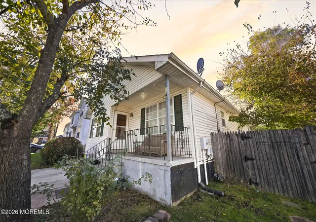 Photo 1 of Single family home for sale at 194 S Melville Ave, Lakewood, NJ 08701 | MLS# 22633713 | Listing updated on 2026-10-30