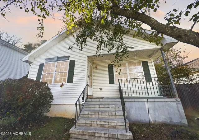 Photo 3 of Single family home for sale at 194 S Melville Ave, Lakewood, NJ 08701 | MLS# 22633713 | Listing updated on 2026-10-30