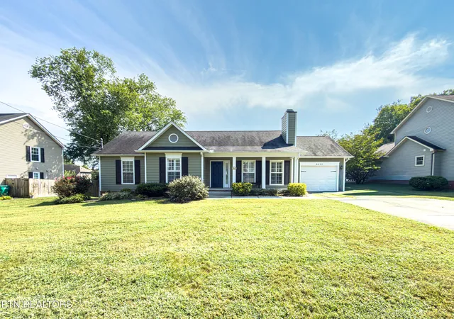 Photo 1 of Sale Pending at 8820 Ryegate Dr, Knoxville, TN 37922 | MLS# 1354532 | Listing updated on 2026-09-11