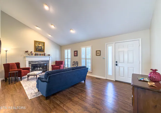 Photo 3 of Sale Pending at 8820 Ryegate Dr, Knoxville, TN 37922 | MLS# 1354532 | Listing updated on 2026-09-11
