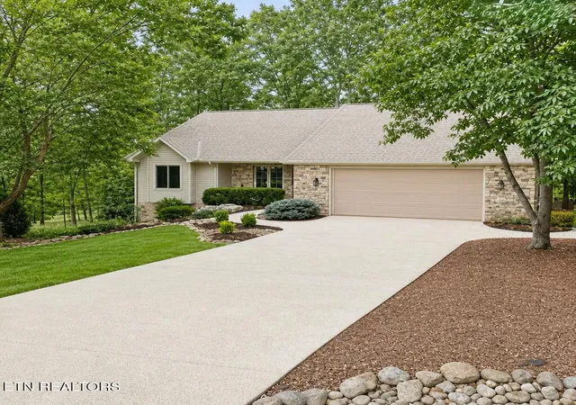 Photo 2 of Single family home for sale at 128 Cathedral Dr, Crossville, TN 38558 | MLS# 1304865 | Listing updated on 2026-09-22