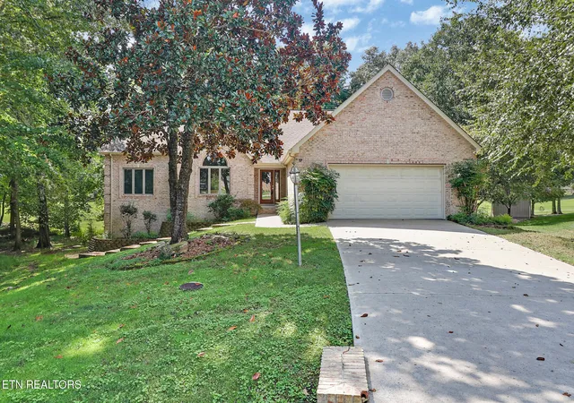 Single family home for sale at 17 Kenwood Ct, Crossville, TN 38558 | MLS# 1304662 | Listing updated on 2026-09-23