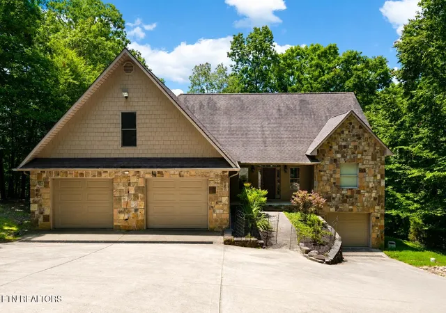 Photo 1 of Single family home for sale at 134 Holly Ln, Kingston, TN 37763 | MLS# 1306394 | Listing updated on 2026-09-03
