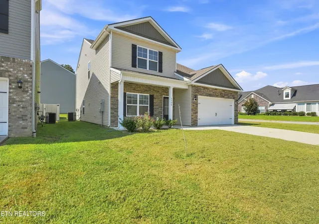 Photo 2 of Sale Pending at 5508 Garden Cress Tr, Knoxville, TN 37914 | MLS# 1307235 | Listing updated on 2026-09-08