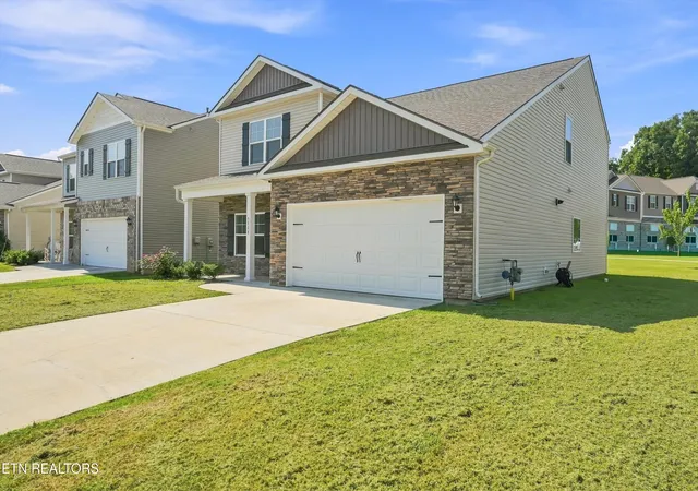 Photo 3 of Sale Pending at 5508 Garden Cress Tr, Knoxville, TN 37914 | MLS# 1307235 | Listing updated on 2026-09-08