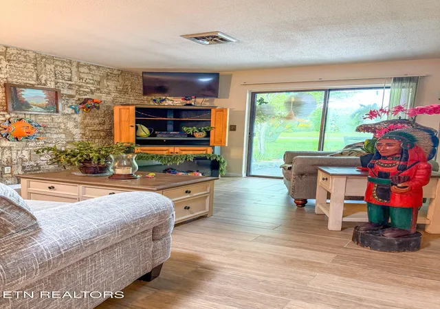 Listing Photo 4 - Condo for sale in building located at 33 Big Horn Loop Loop, Crossville, TN 38572 - Unit #2