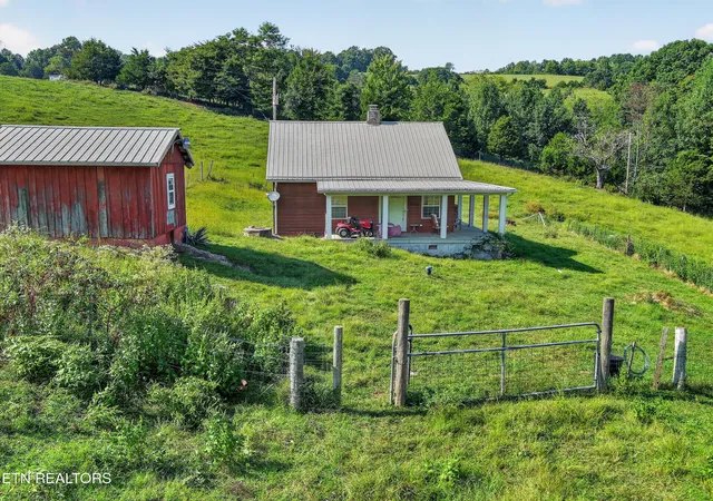 Photo 3 of Single family home for sale at 223 Ulysses Daniels Ln, Harrogate, TN 37752 | MLS# 1324846 | Listing updated on 2026-09-23