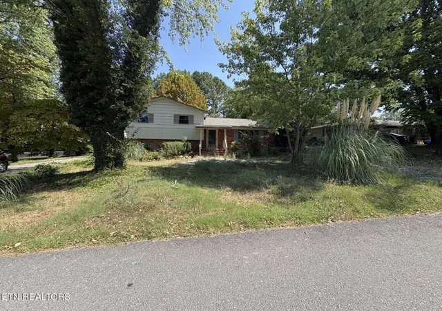Photo 1 of Sale Pending at 136 Farlow Dr, Knoxville, TN 37934 | MLS# 1324810 | Listing updated on 2026-09-04