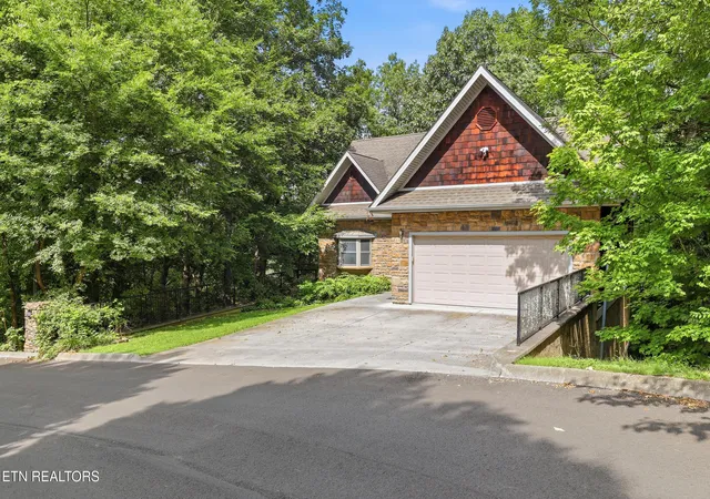 Photo 4 of Single family home for sale at 419 Maggie Mack Ln, Sevierville, TN 37862 | MLS# 1328689 | Listing updated on 2026-09-09