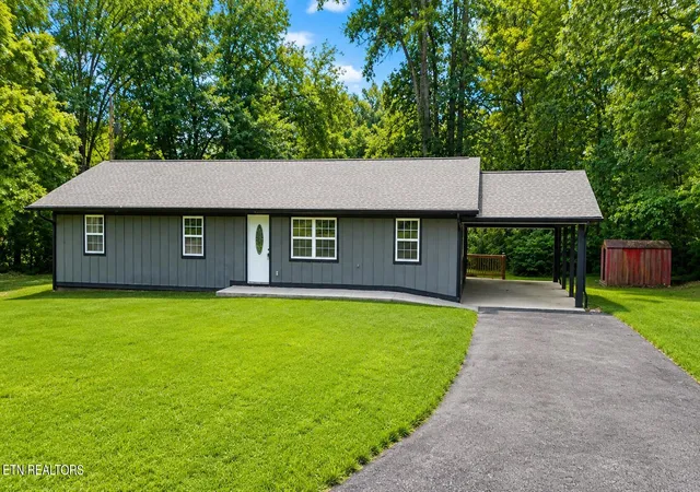 Photo 1 of Single family home for sale at 1941 W 3rd Avenue, Oneida, TN 37841 | MLS# 1328475 | Listing updated on 2026-09-28