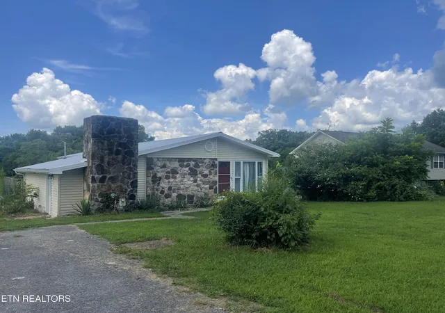 Photo 1 of Single family home for sale at 501 Boone Dr, Harrogate, TN 37752 | MLS# 1355228 | Listing updated on 2026-09-11