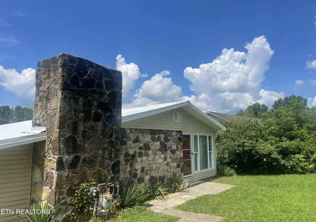 Photo 2 of Single family home for sale at 501 Boone Dr, Harrogate, TN 37752 | MLS# 1355228 | Listing updated on 2026-09-11