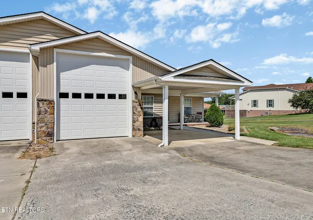 Photo 3 of Single family home for sale at 18 Our Way Dr, Crossville, TN 38555 | MLS# 1333374 | Listing updated on 2026-09-03