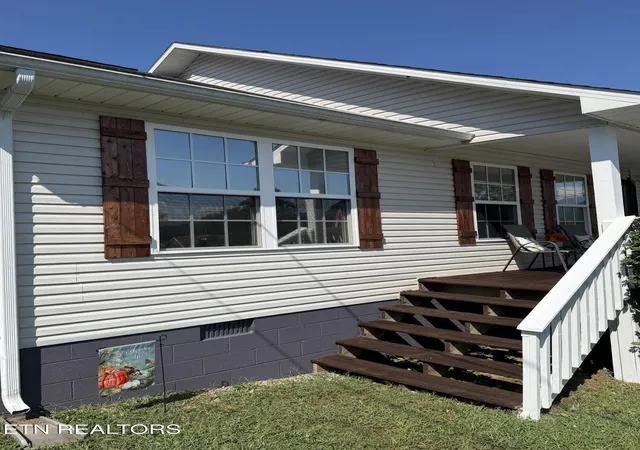 Photo 3 of Sale Pending at 202 Sandy Cir, La Follette, TN 37766 | MLS# 1334564 | Listing updated on 2026-09-19