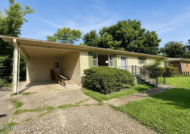 Photo 1 of Single family home for sale at 633 Melton Ave, Dyersburg, TN 38024 | MLS# 1334460 | Listing updated on 2026-09-24