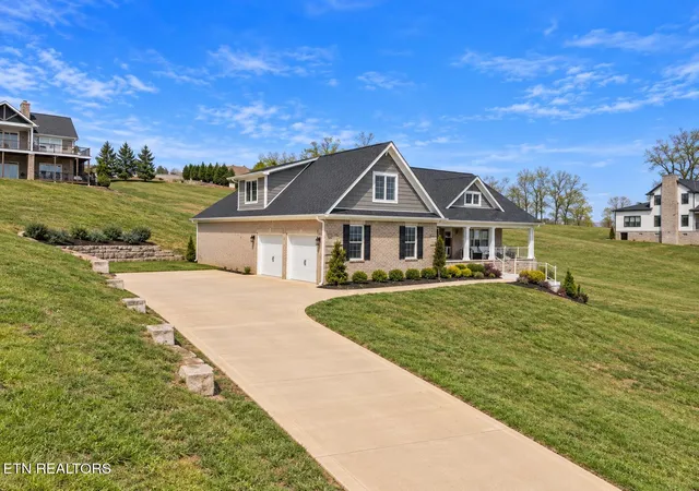 Photo 2 of Single family home for sale at 1149 Summerfield Dr, Maryville, TN 37801 | MLS# 1334513 | Listing updated on 2026-09-14