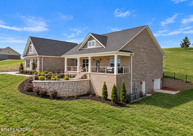 Photo 3 of Single family home for sale at 1149 Summerfield Dr, Maryville, TN 37801 | MLS# 1334513 | Listing updated on 2026-09-14