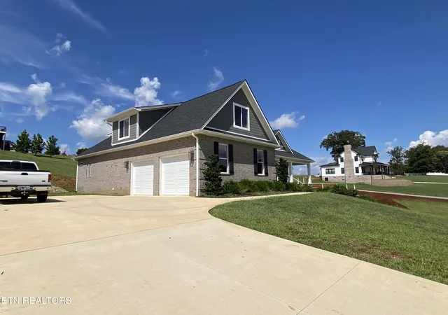 Photo 4 of Single family home for sale at 1149 Summerfield Dr, Maryville, TN 37801 | MLS# 1334513 | Listing updated on 2026-09-14
