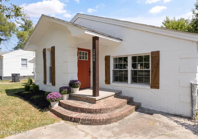 Photo 3 of Single family home for sale at 2400 Wilson Ave, Knoxville, TN 37915 | MLS# 1335398 | Listing updated on 2026-10-07
