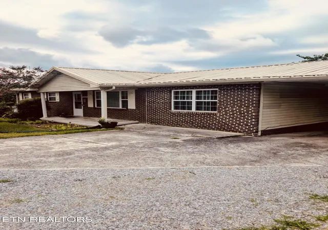 Photo 2 of Single family home for sale at 2024 Rose Dr, Tazewell, TN 37879 | MLS# 1336463 | Listing updated on 2026-09-15