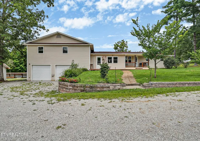 Photo 3 of Single family home for sale at 1951 Hall Rd, Clarkrange, TN 38553 | MLS# 1336591 | Listing updated on 2026-09-23