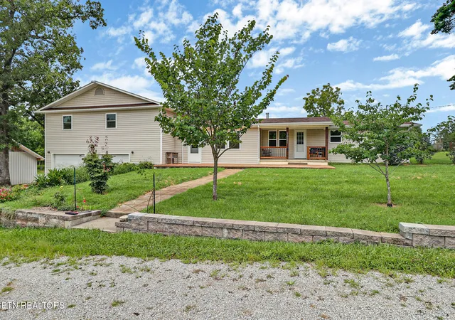 Photo 3 of Single family home for sale at 1951 Hall Rd, Clarkrange, TN 38553 | MLS# 1336591 | Listing updated on 2026-09-23