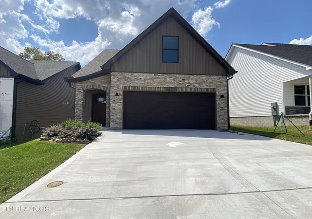 Photo 2 of Single family home for sale at 3479 Sparks Scenic Way, Knoxville, TN 37931 | MLS# 1337372 | Listing updated on 2026-09-04