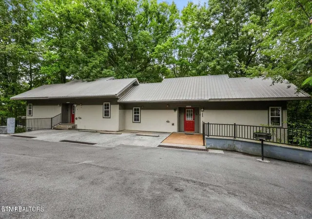 Photo 1 of Single family home for sale at 537 Johnson Ln #1, Gatlinburg, TN 37738 | MLS# 1353489 | Listing updated on 2026-09-07
