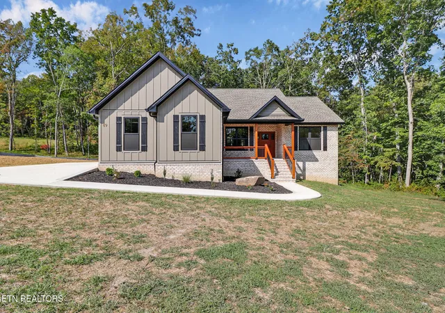 Photo 3 of Single family home for sale at 89 Riverchase Dr, Crossville, TN 38571 | MLS# 1338061 | Listing updated on 2026-09-11