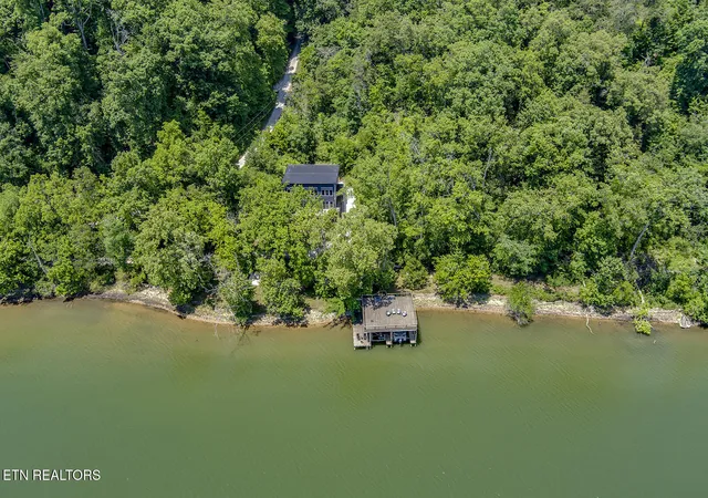 Photo 2 of Single family home for sale at 880 Skyline Dr, Harriman, TN 37748 | MLS# 1341282 | Listing updated on 2026-09-16