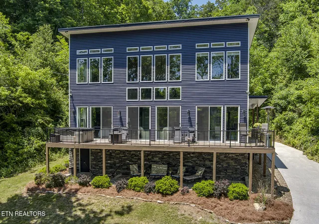 Photo 3 of Single family home for sale at 880 Skyline Dr, Harriman, TN 37748 | MLS# 1341282 | Listing updated on 2026-09-16