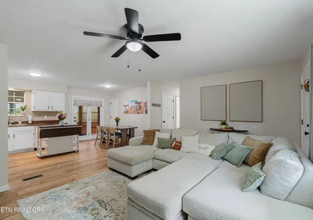 Photo 2 of Single family home for sale at 5733 Acapulco Ave, Knoxville, TN 37921 | MLS# 1354183 | Listing updated on 2026-09-03