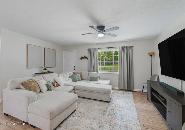 Photo 3 of Single family home for sale at 5733 Acapulco Ave, Knoxville, TN 37921 | MLS# 1354183 | Listing updated on 2026-09-03