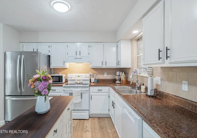 Photo 3 of Single family home for sale at 5733 Acapulco Ave, Knoxville, TN 37921 | MLS# 1354183 | Listing updated on 2026-09-03