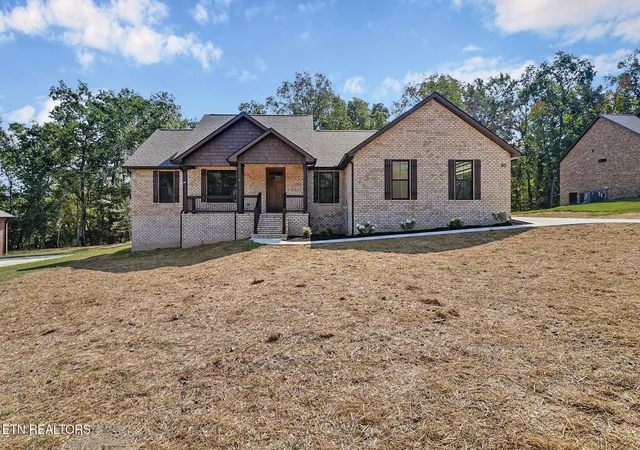 Photo 1 of Single family home for sale at 32 Riverchase Dr, Crossville, TN 38571 | MLS# 1341516 | Listing updated on 2026-09-11