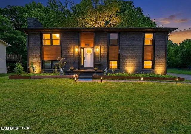 Photo 2 of Single family home for sale at 2904 Gordon Pl, Knoxville, TN 37918 | MLS# 1343229 | Listing updated on 2026-09-17