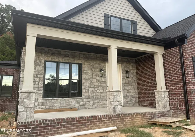 Photo 2 of Sale Pending at 44 Royal Troon Cir, Oak Ridge, TN 37830 | MLS# 1355112 | Listing updated on 2026-09-11