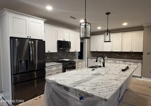 Photo 3 of Sale Pending at 44 Royal Troon Cir, Oak Ridge, TN 37830 | MLS# 1355112 | Listing updated on 2026-09-11