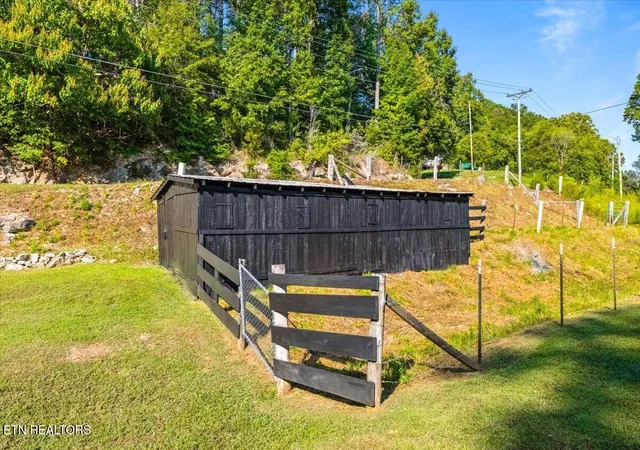Photo 3 of Single family home for sale at 123 Sweat Ln, La Follette, TN 37766 | MLS# 1343294 | Listing updated on 2026-09-18